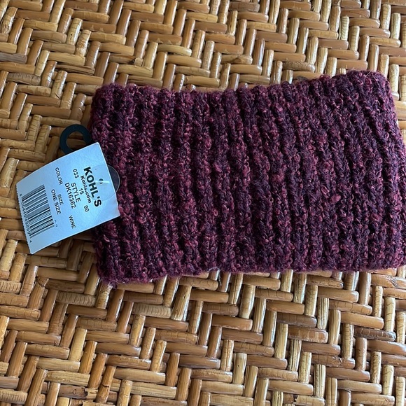 NWT one size pretty ear warmer hat. Maroon and black knit. - Picture 3 of 3